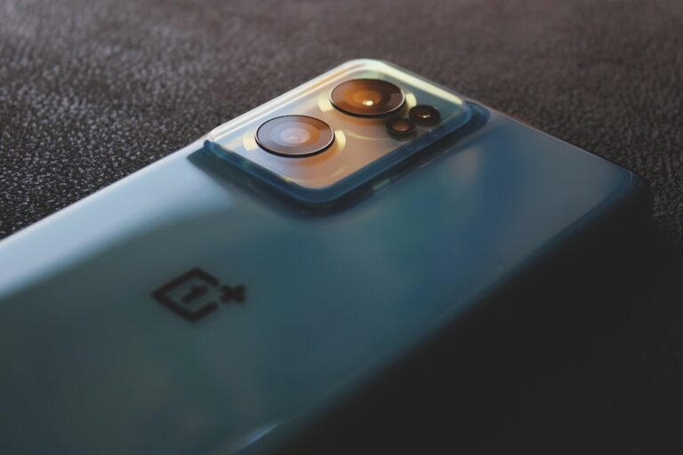 OnePlus 11 users ke liye Android 15 update aur uske saath aaye AI features ek game-changer hain. Jald se jald update karein aur in naye innovations ka maza lein