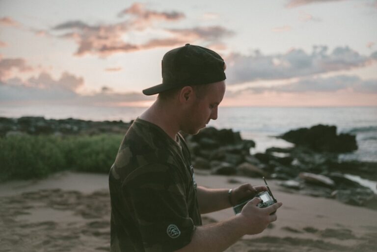 The Ultimate Guide to Smartphone Gimbals for iPhones & Android in 2026: Capture Silky Smooth Footage!