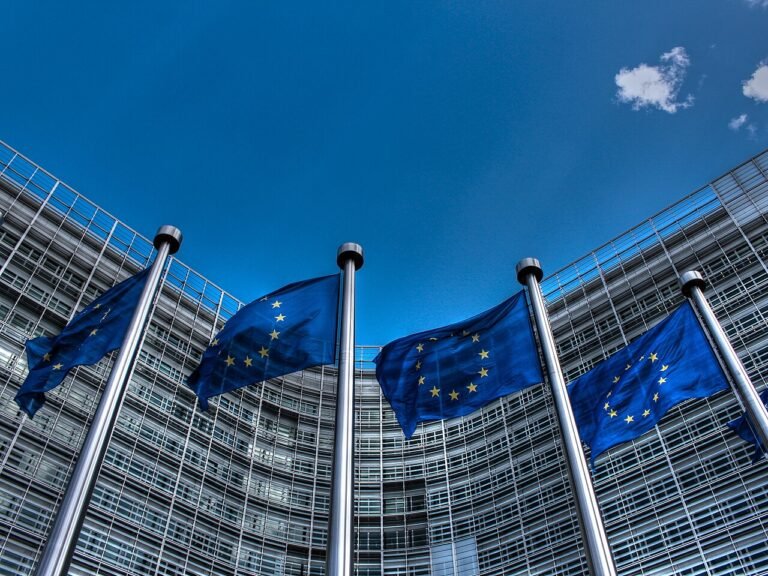 Google, Suno! EU Bola: Android Par Sabko AI Ka Mauka Do, Warna…